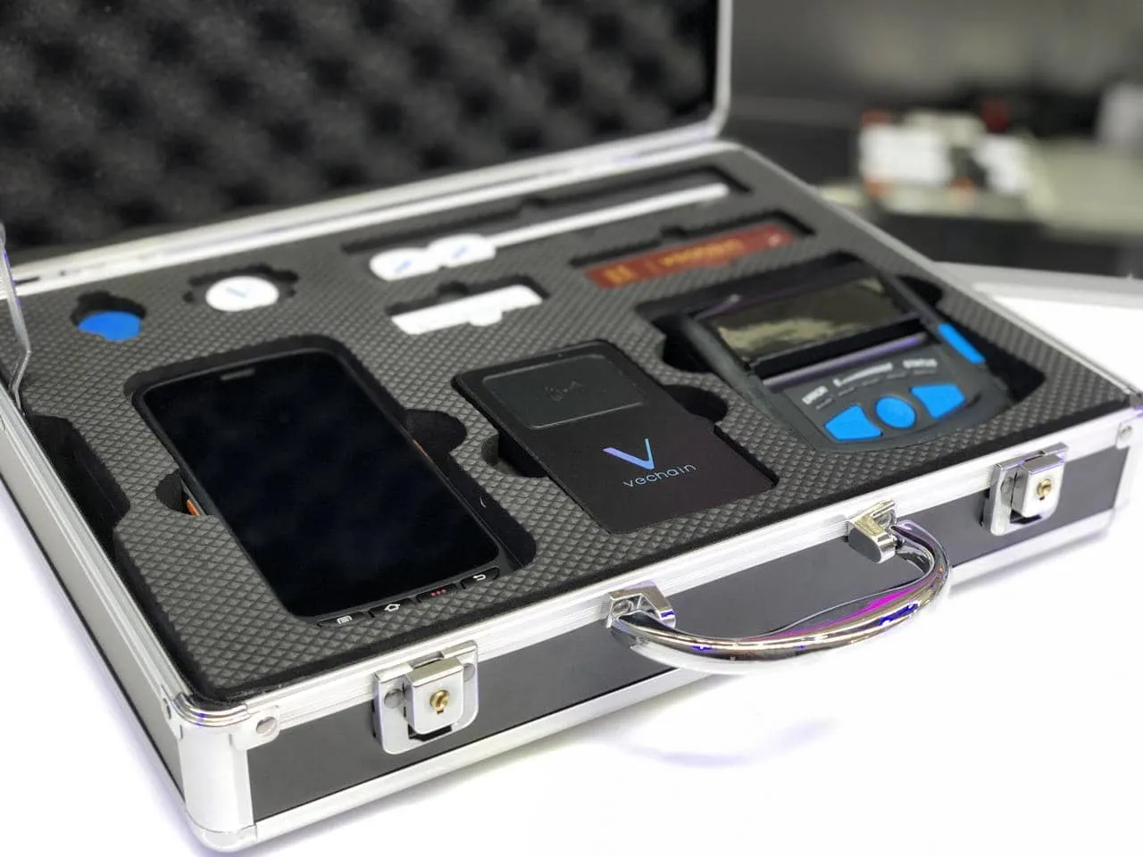 VeChain ToolChain: Blockchain secured anti-counterfeit for everyone