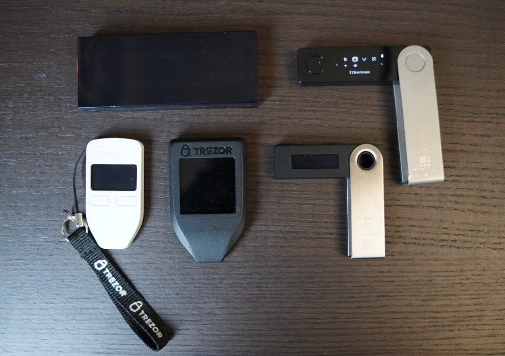 Cryptocurrency hardware wallets